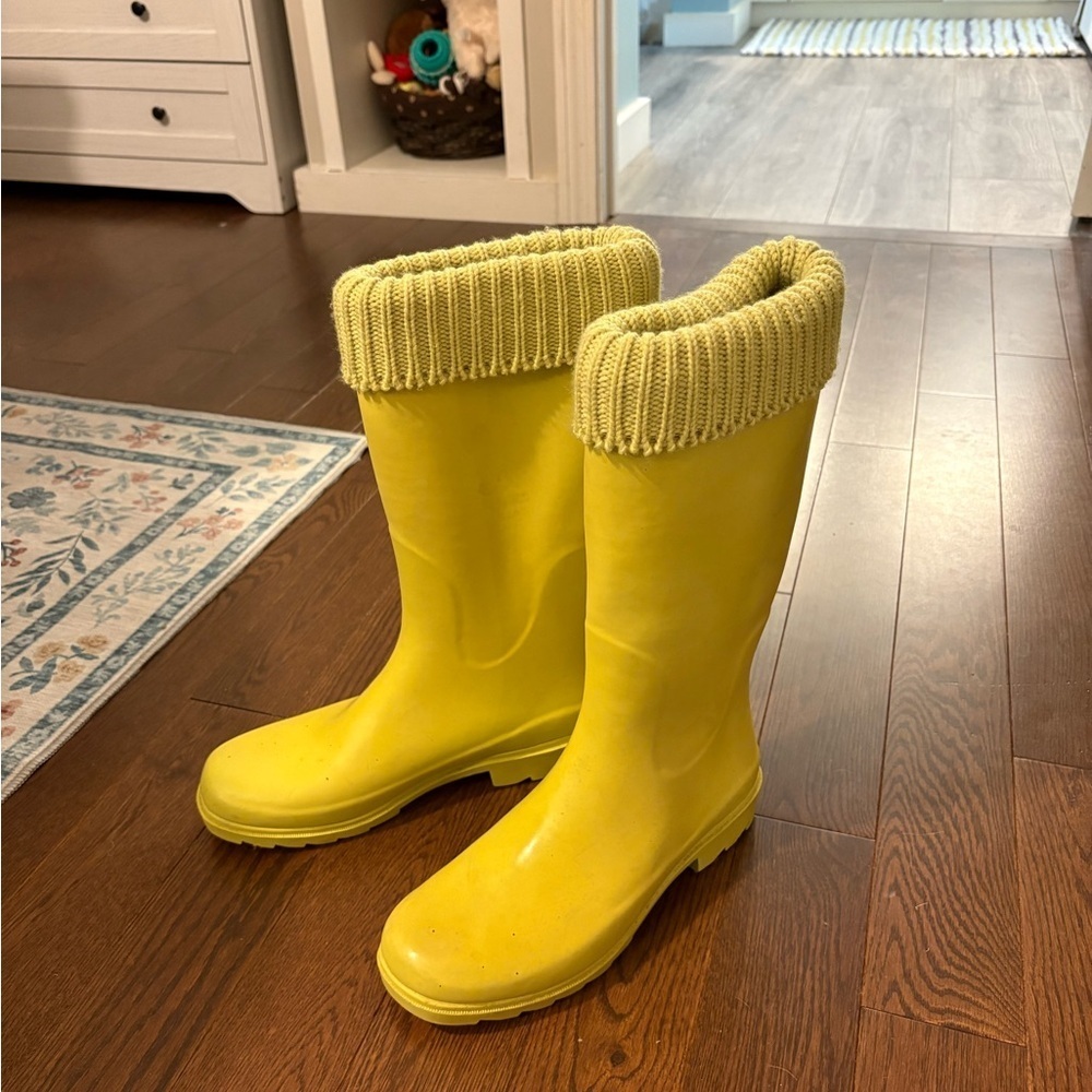 American Eagle Outfitters Yellow Winter Rain Boots